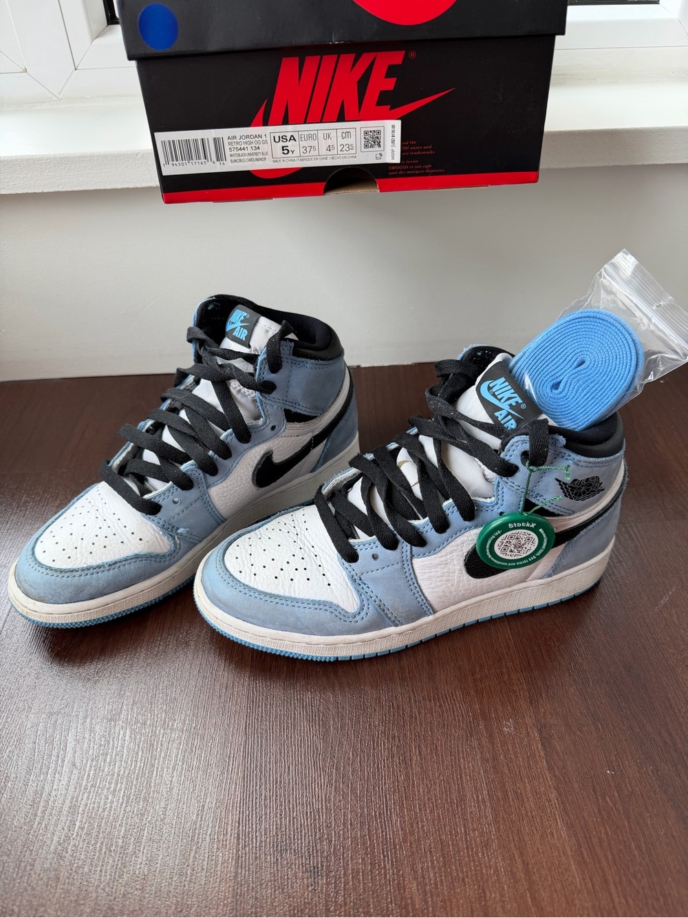 Nike Youth Kids Air Jordan 1 Retro High OG GS White & Light Blue,Extra Laces 5Y